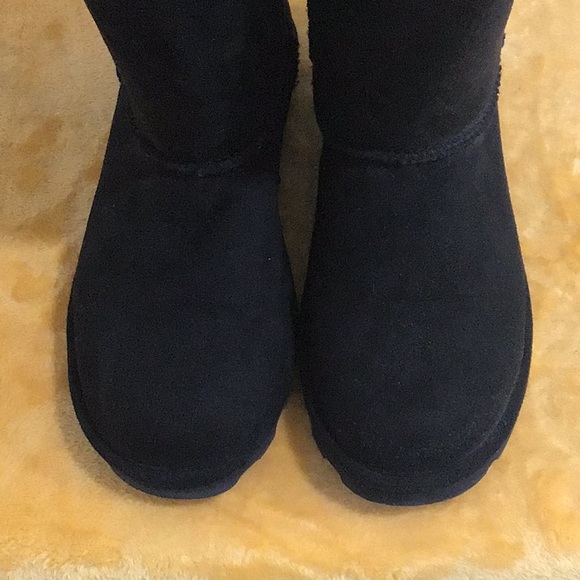 EUC. BEAR PAW “Elle” Short Microsuede Vegan Winter Boots in Black - Picture 3 of 16